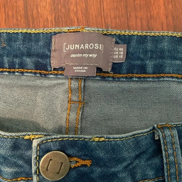 JUNAROSE Slim Stretch Blue Denim Jean Distressed Sz 16 - Picture 2 of 6